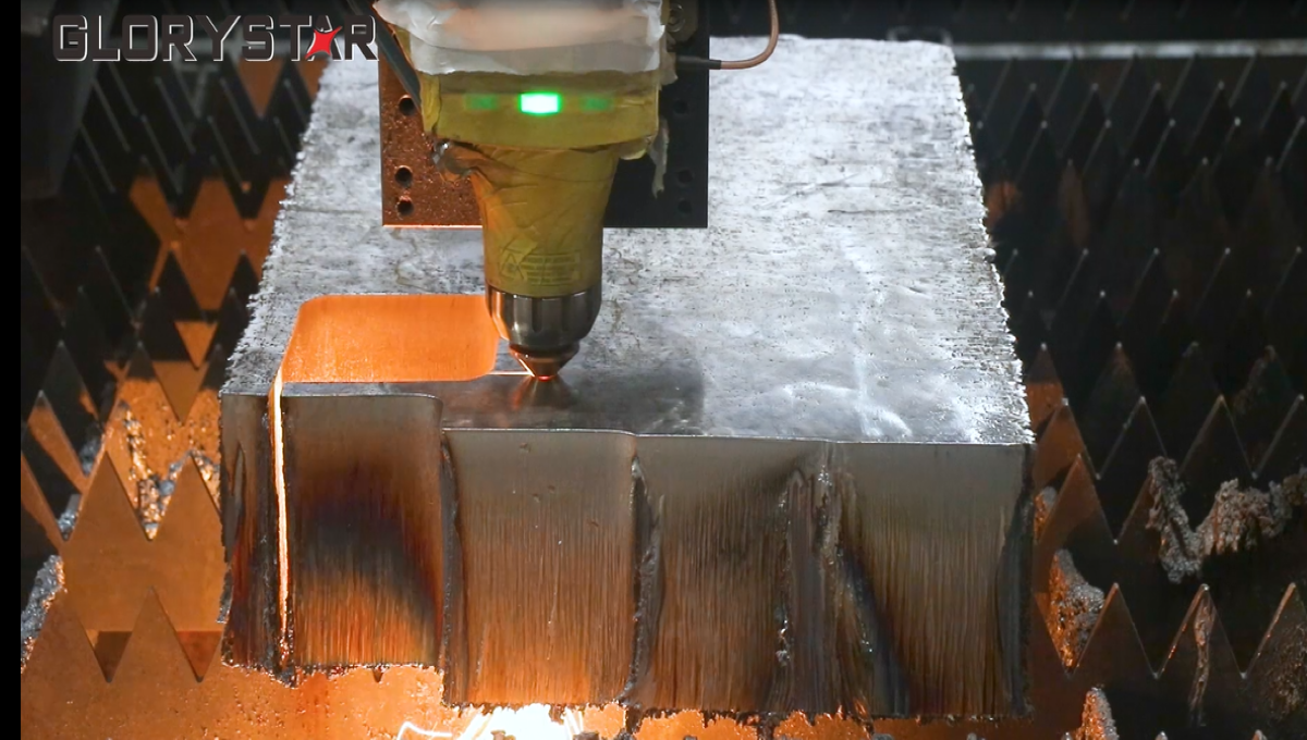 激光切割機中光纖心鏡、準直鏡、聚焦鏡的關系