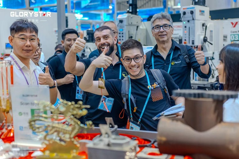 秋季廣交會現(xiàn)場首日流量爆滿!力星激光科技盛宴攬獲海內(nèi)外友人一致好評! 秋季廣交會現(xiàn)場首日流量爆滿!力星激光科技盛宴攬獲海內(nèi)外友人一致好評!