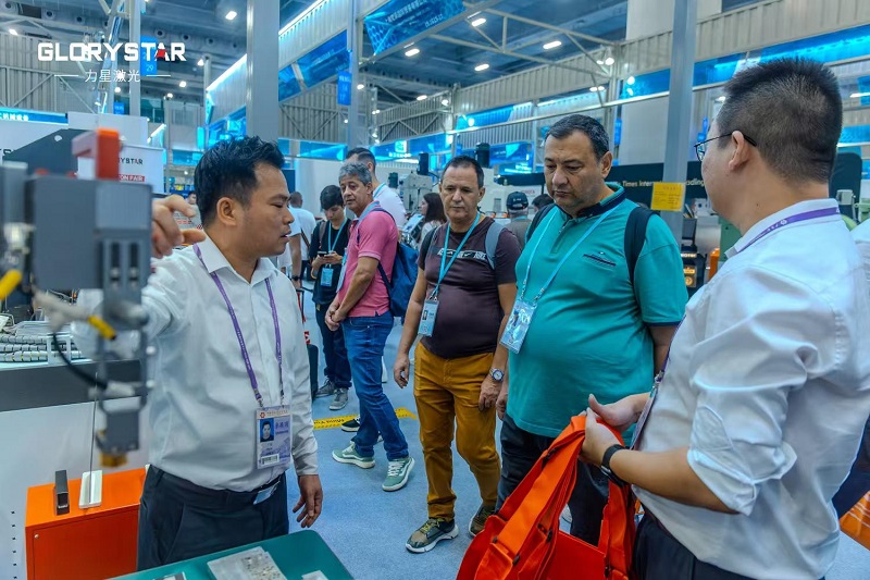 秋季廣交會現(xiàn)場首日流量爆滿!力星激光科技盛宴攬獲海內(nèi)外友人一致好評! 秋季廣交會現(xiàn)場首日流量爆滿!力星激光科技盛宴攬獲海內(nèi)外友人一致好評!