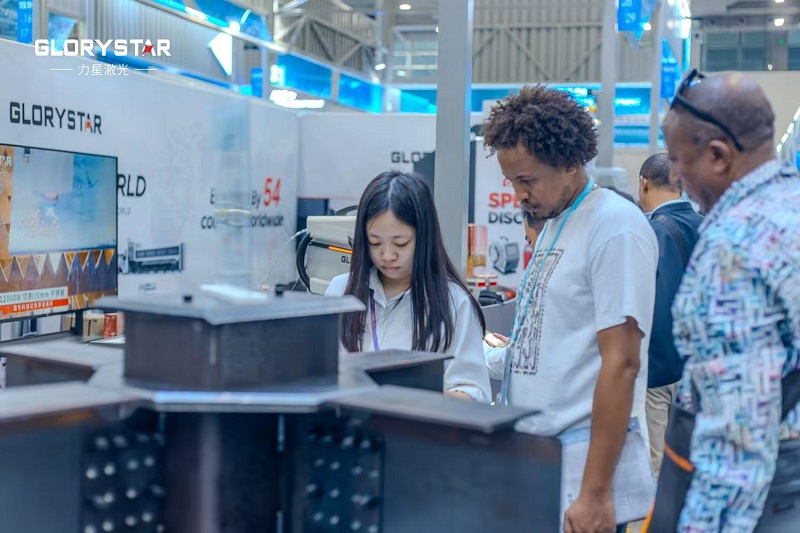 秋季廣交會現(xiàn)場首日流量爆滿!力星激光科技盛宴攬獲海內(nèi)外友人一致好評! 秋季廣交會現(xiàn)場首日流量爆滿!力星激光科技盛宴攬獲海內(nèi)外友人一致好評!