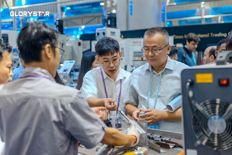 秋季廣交會現(xiàn)場首日流量爆滿!力星激光科技盛宴攬獲海內(nèi)外友人一致好評! 秋季廣交會現(xiàn)場首日流量爆滿!力星激光科技盛宴攬獲海內(nèi)外友人一致好評!