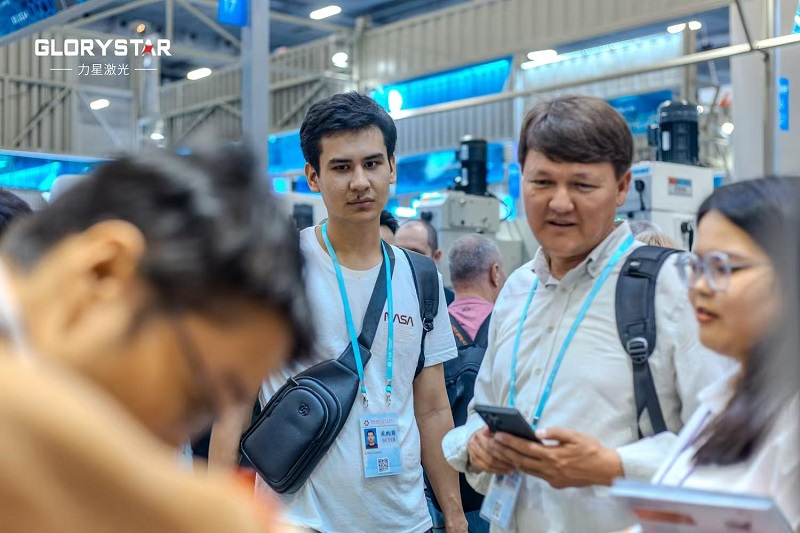 秋季廣交會現(xiàn)場首日流量爆滿!力星激光科技盛宴攬獲海內(nèi)外友人一致好評! 秋季廣交會現(xiàn)場首日流量爆滿!力星激光科技盛宴攬獲海內(nèi)外友人一致好評!