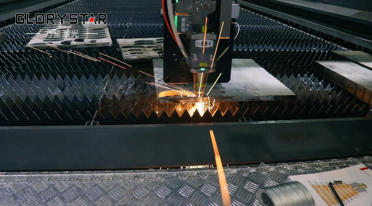 激光切割機保護鏡片有水霧的原因是什么？